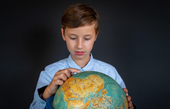 child_globe