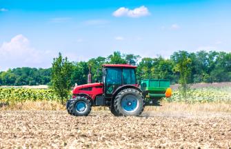 tractor_with_spreader