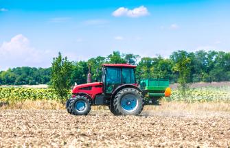 tractor_with_spreader