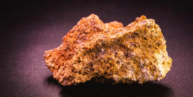 raw bauxite ore