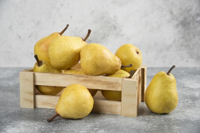 pears-wooden-box