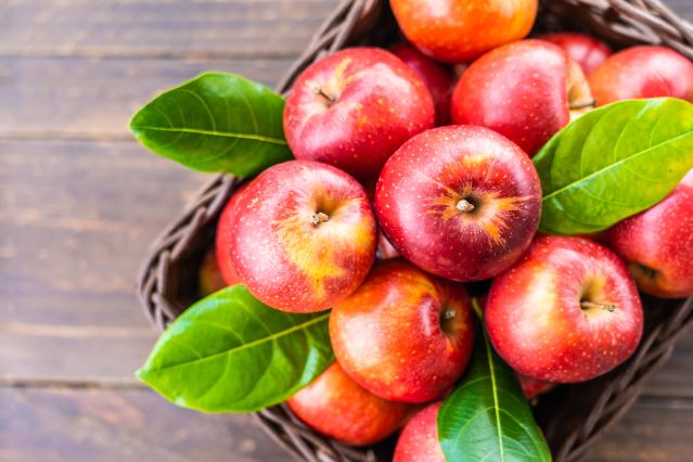 red-apple-basket