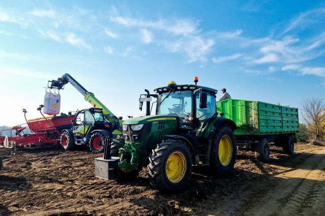 tractor_on_field