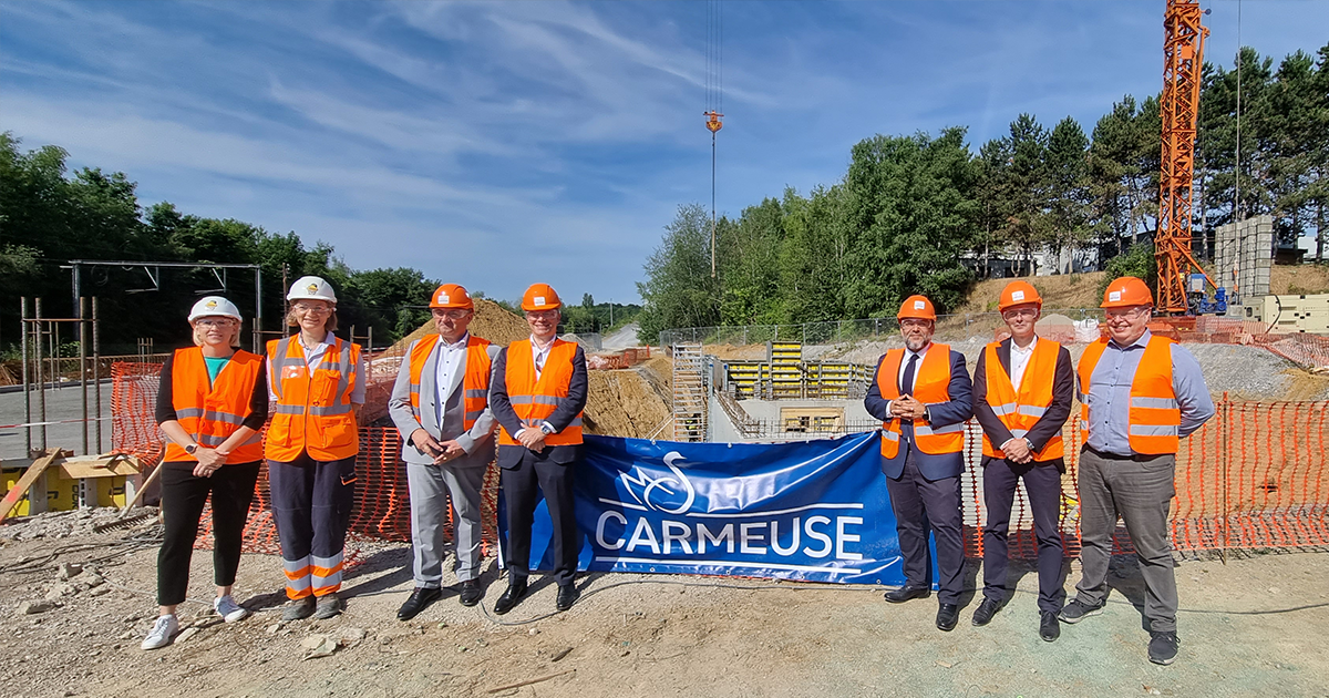Minister Willy Borsus lays the first foundation stone of a Carmeuse ...